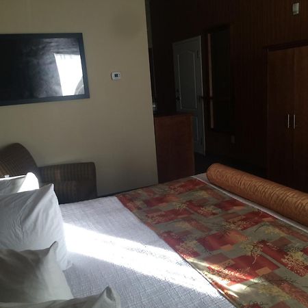 Best Western Plus Service Inn & Suites Lethbridge Exteriör bild