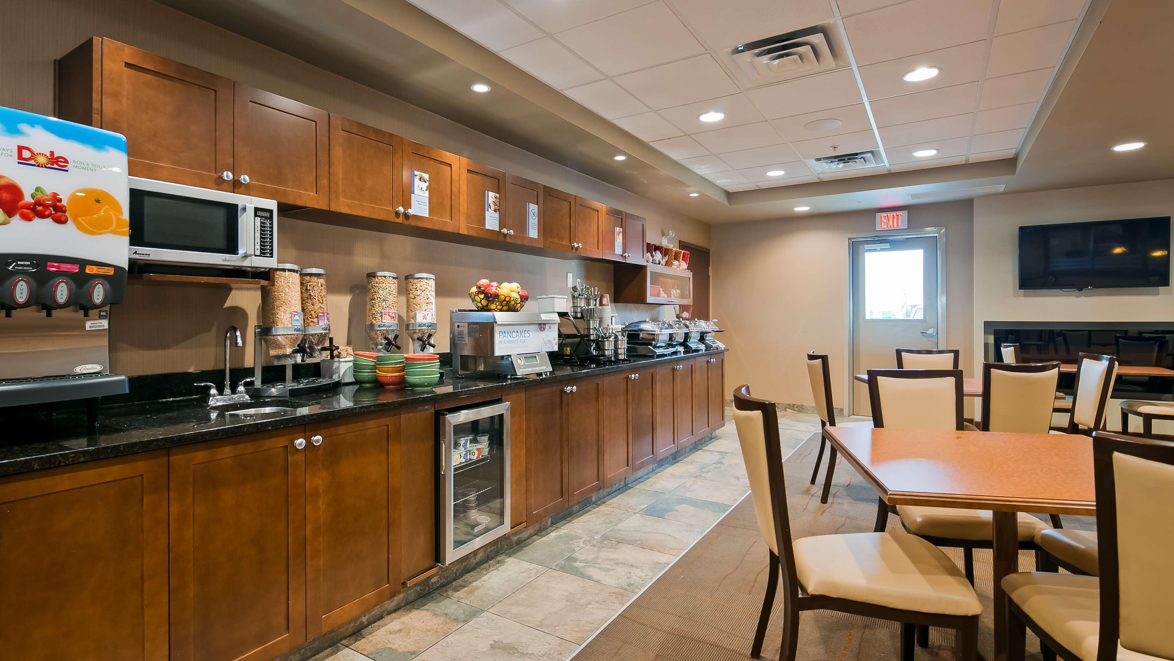 Best Western Plus Service Inn & Suites Lethbridge Exteriör bild