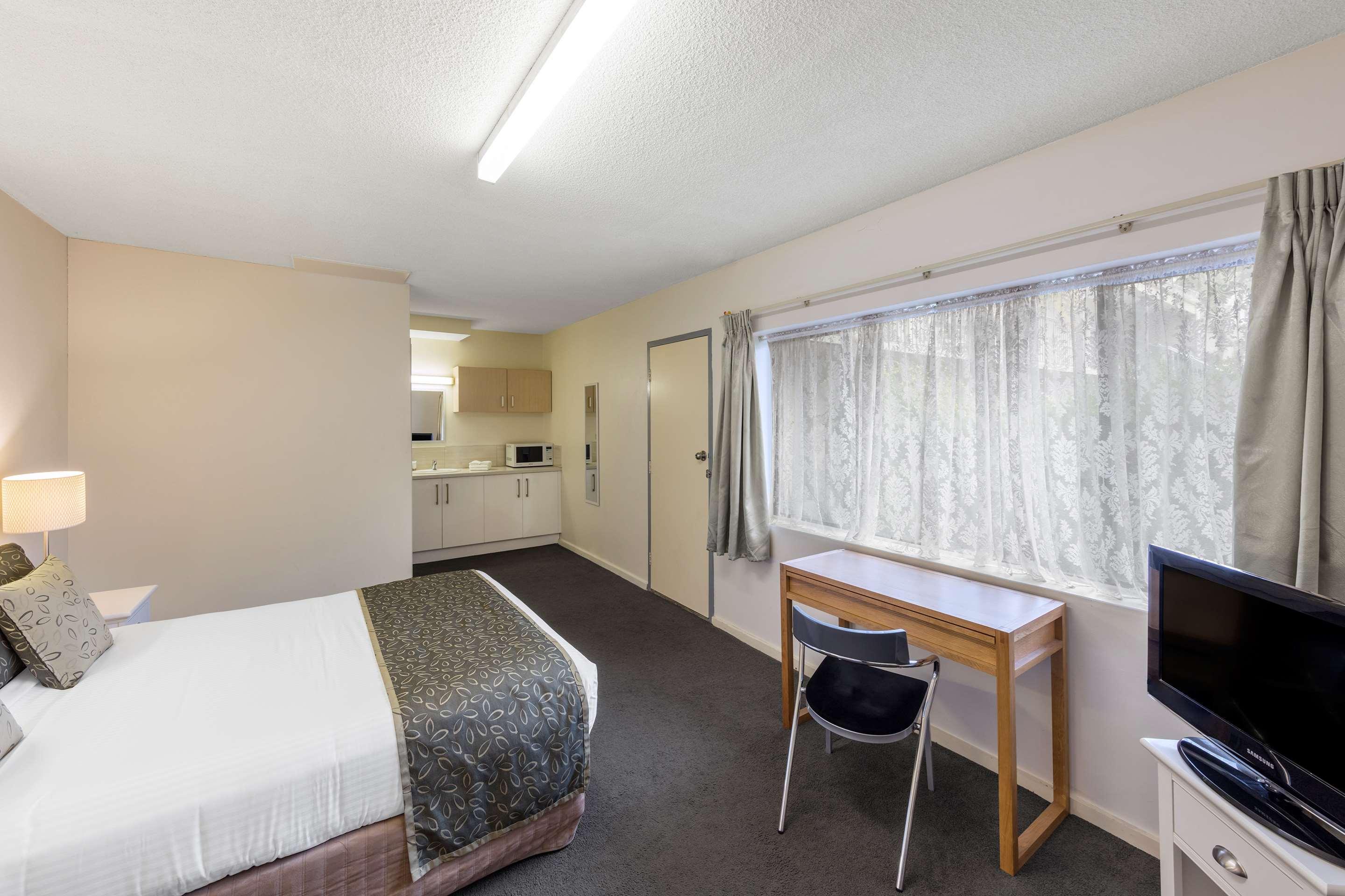 Best Western Plus Service Inn & Suites Lethbridge Exteriör bild
