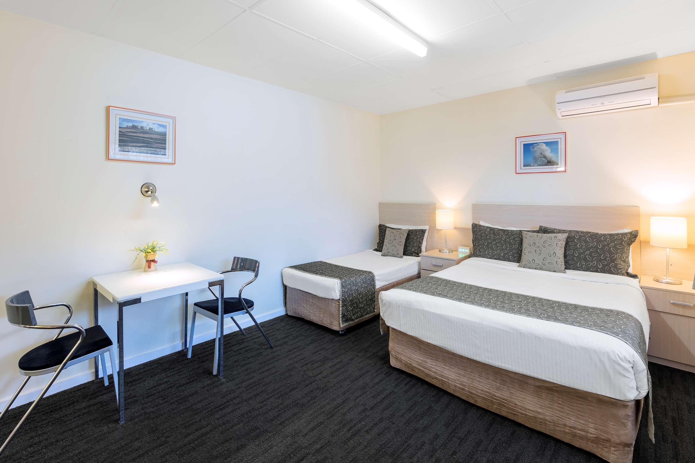 Best Western Plus Service Inn & Suites Lethbridge Exteriör bild