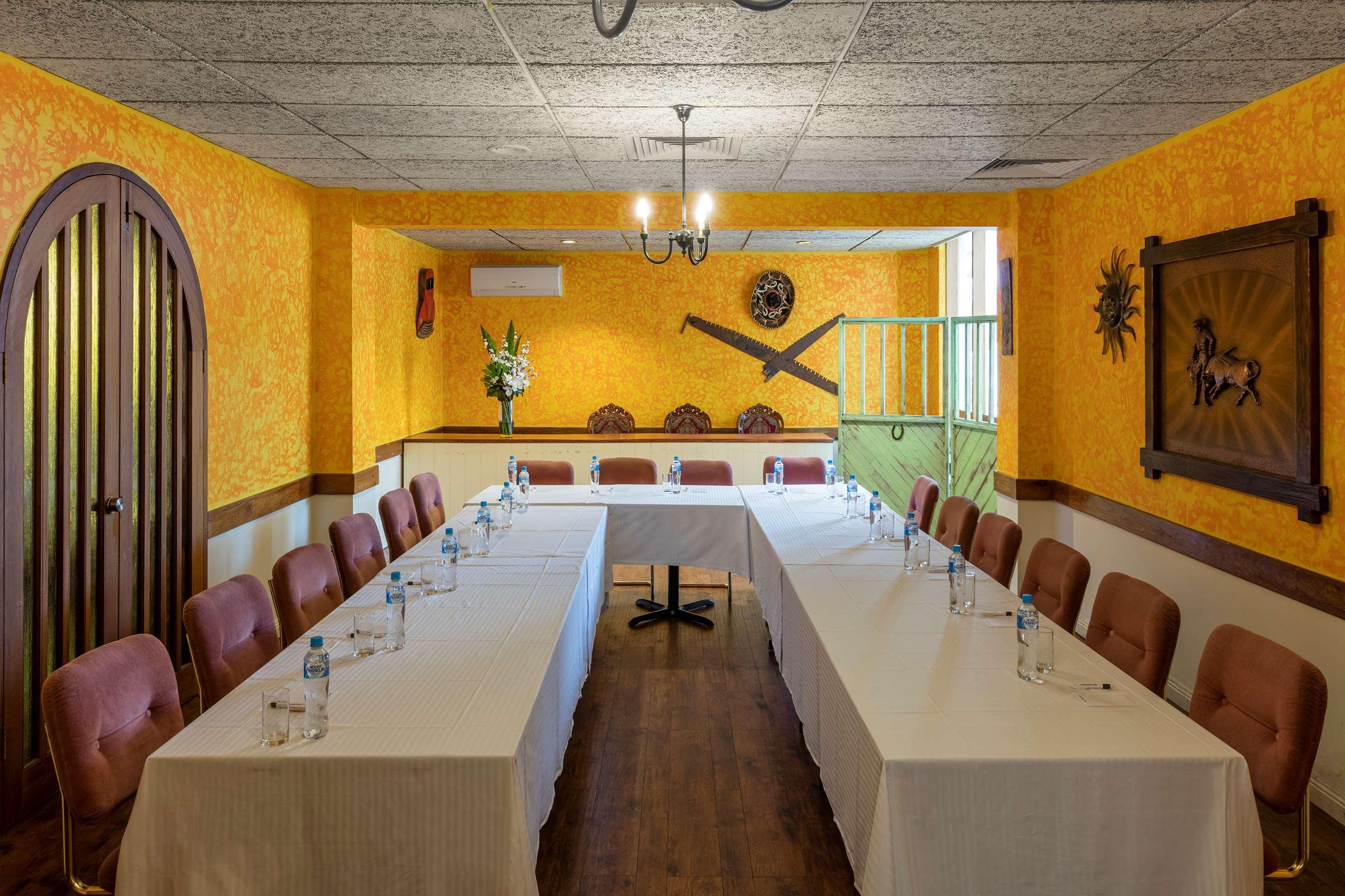 Best Western Plus Service Inn & Suites Lethbridge Exteriör bild