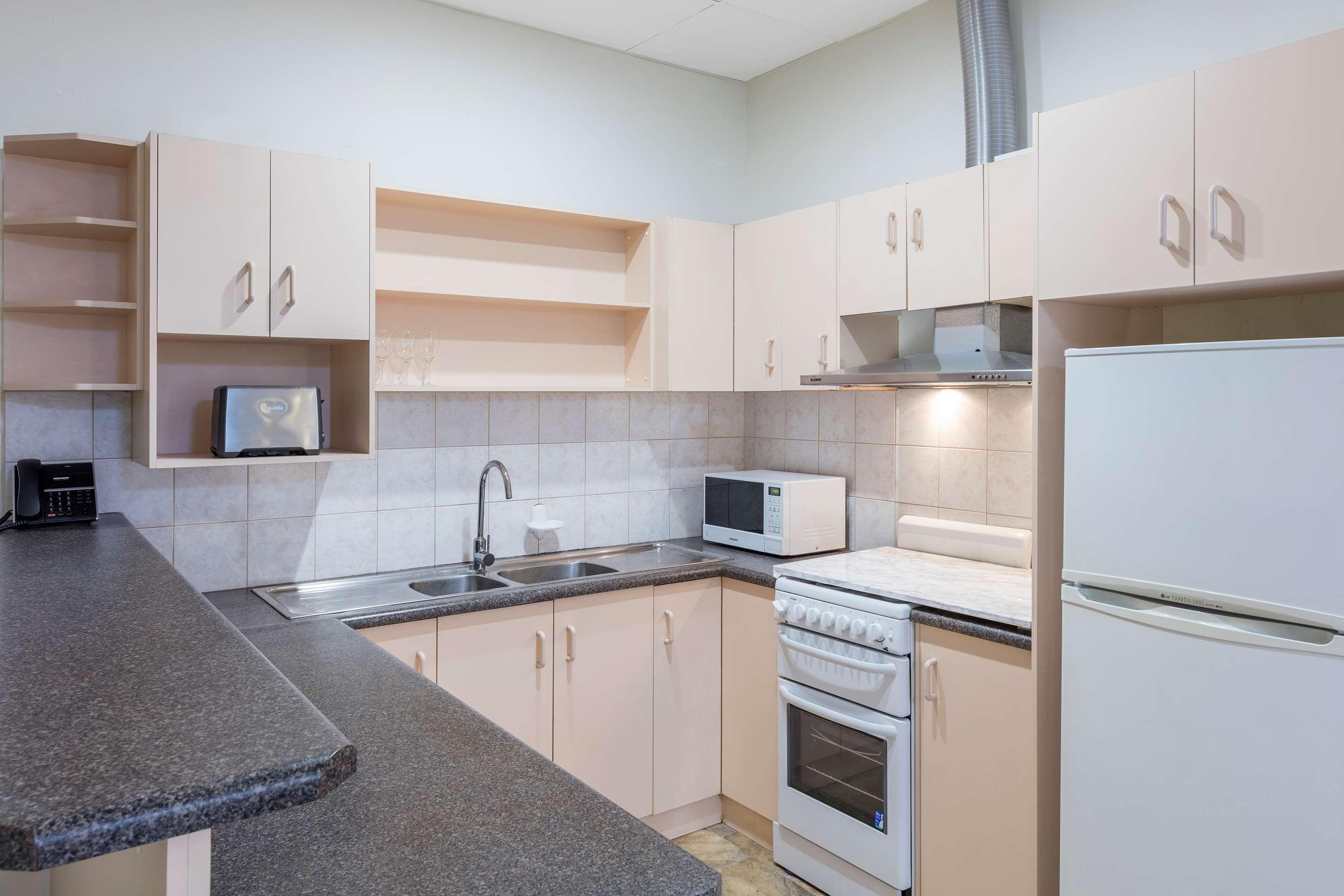 Best Western Plus Service Inn & Suites Lethbridge Exteriör bild