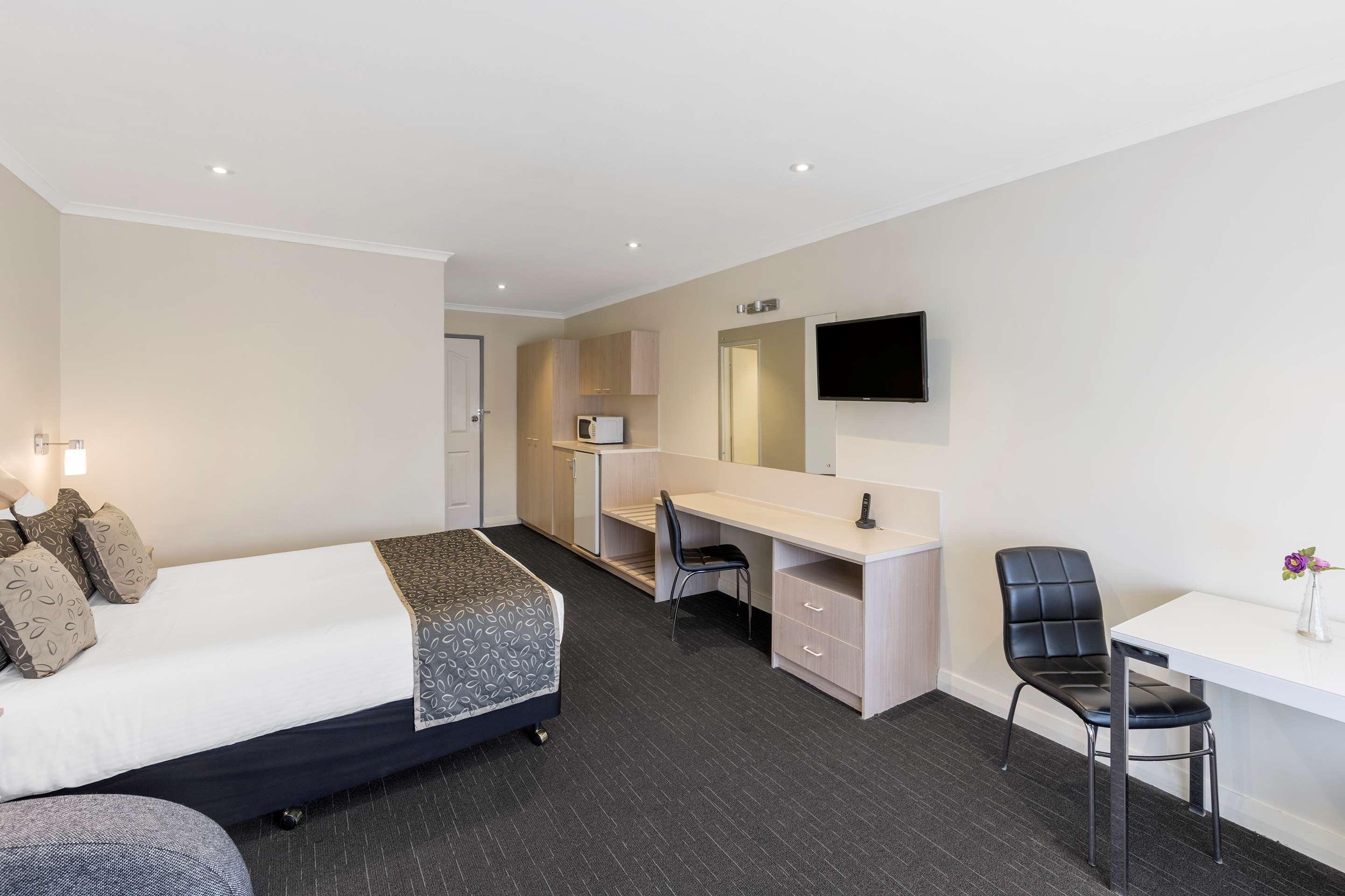 Best Western Plus Service Inn & Suites Lethbridge Exteriör bild