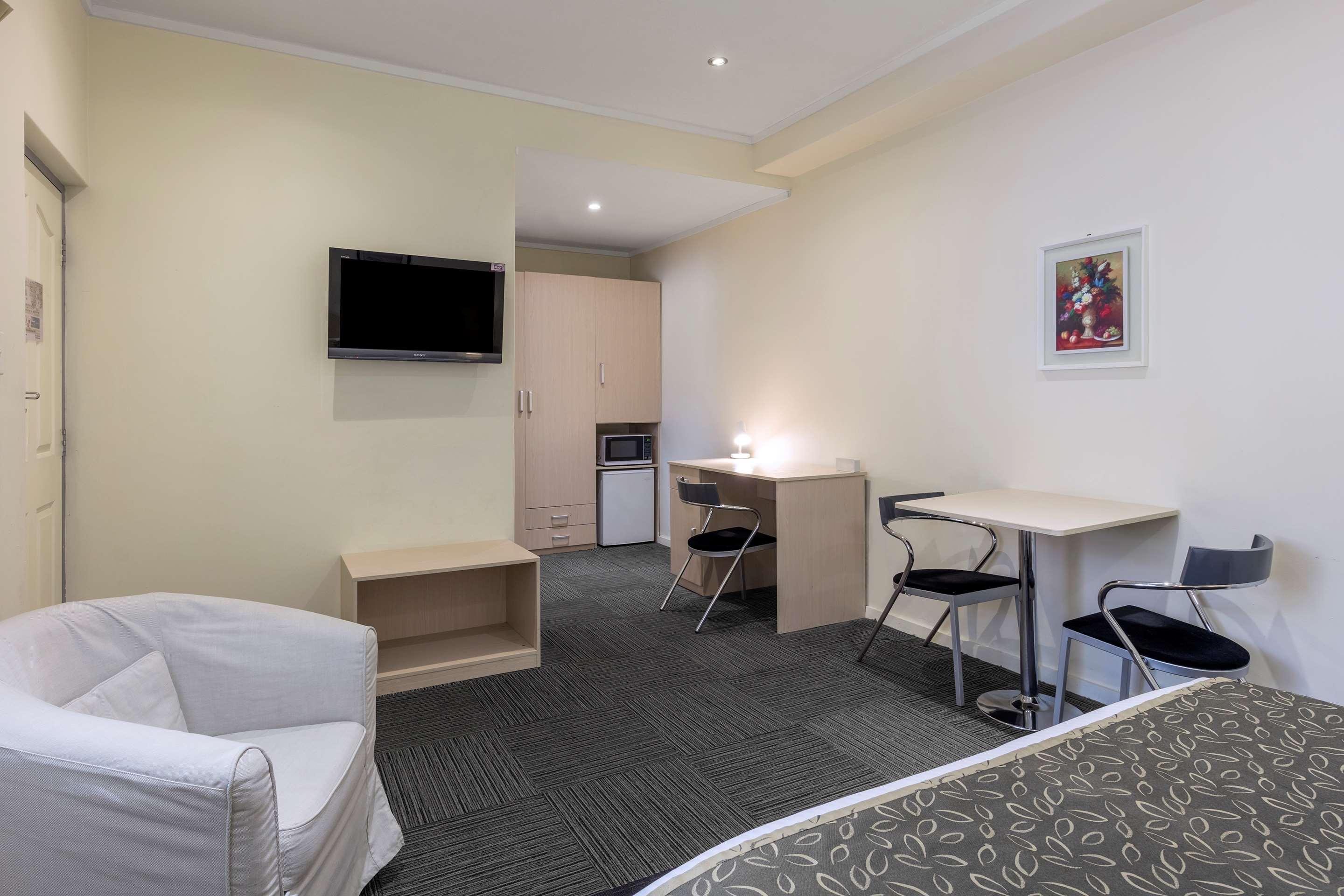 Best Western Plus Service Inn & Suites Lethbridge Exteriör bild