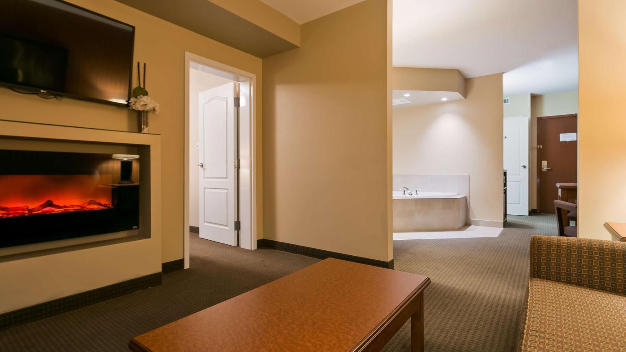 Best Western Plus Service Inn & Suites Lethbridge Exteriör bild