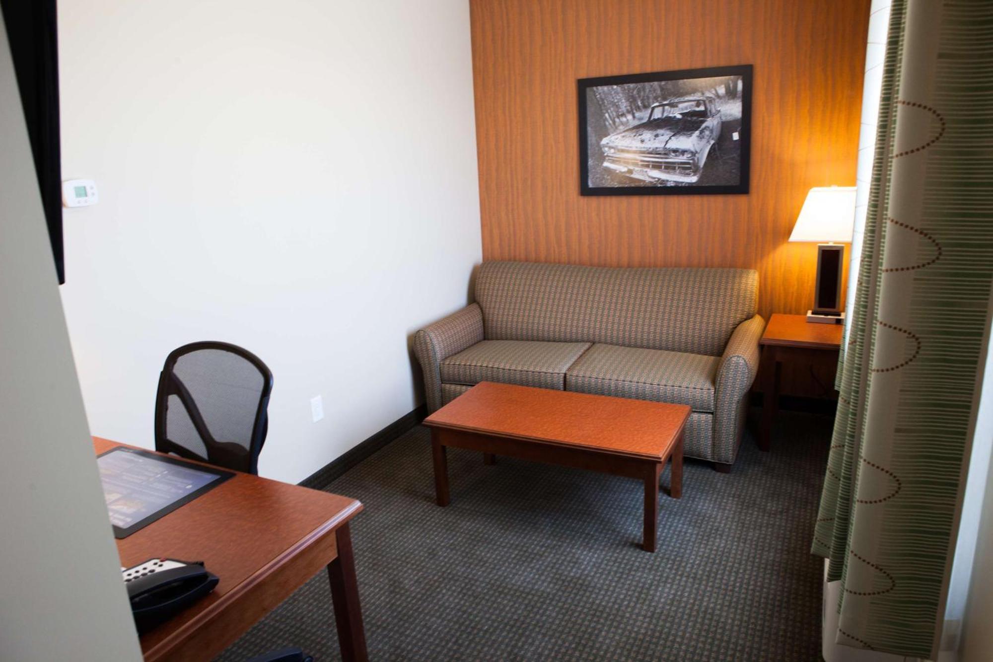 Best Western Plus Service Inn & Suites Lethbridge Exteriör bild