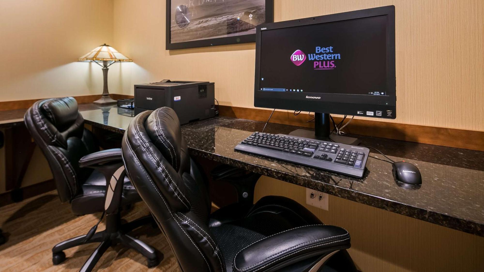 Best Western Plus Service Inn & Suites Lethbridge Exteriör bild